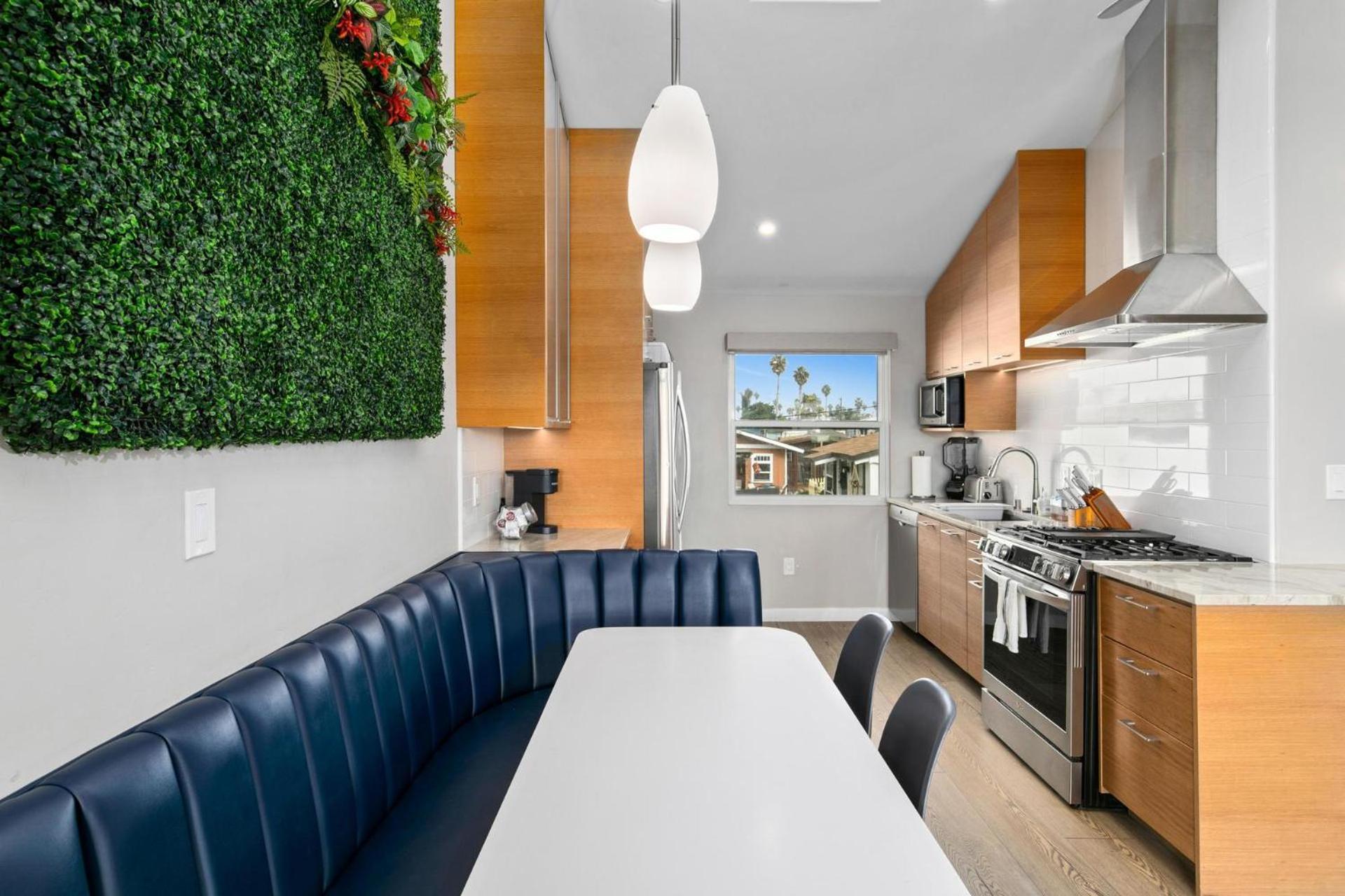 Apartment Modern Luxury 2br In Heart Of Ocean San Diego