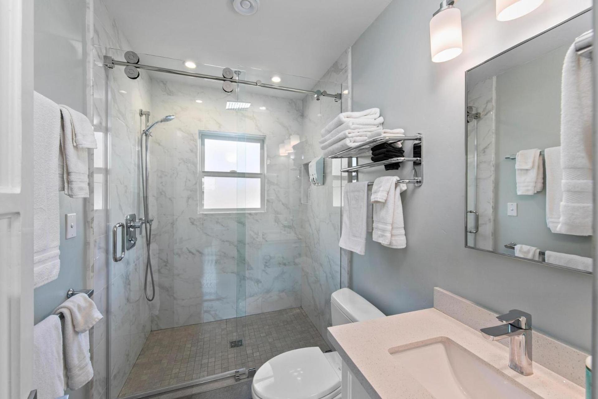 Apartment Modern Luxury 2br In Heart Of Ocean San Diego